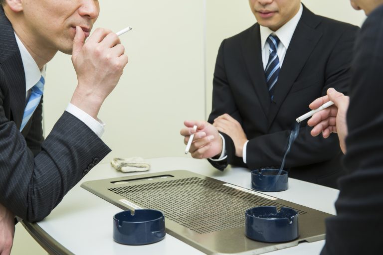 タバコには200種類以上もの有害物質が含まれています